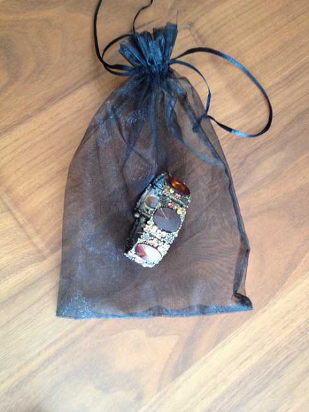 schöne Armspange interessant verarbeitet