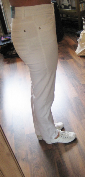 Weiße Jeans neu