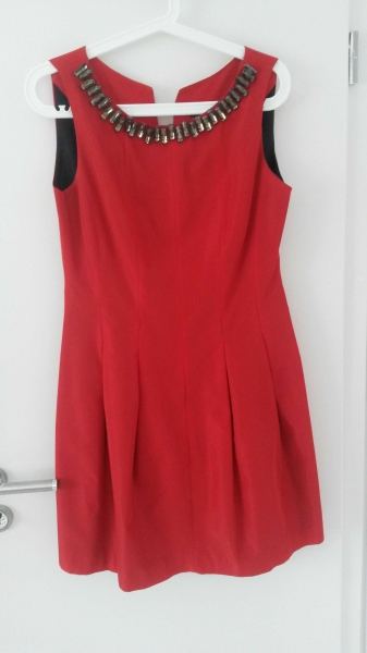 rotes Cocktailkleid