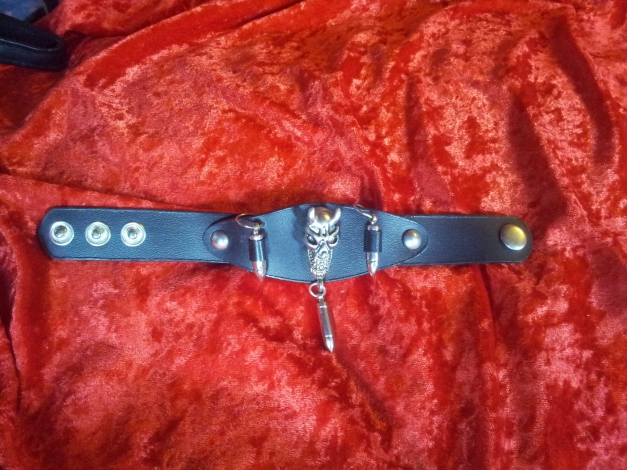 Gothic / (Alchemie) Armband, schwarz mit Devilkopf, Nieten und Patronen neu