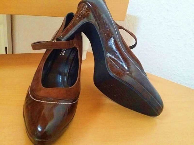 Schöne Schuhe in Glanz braun Farbe von Colorful / Colorful 