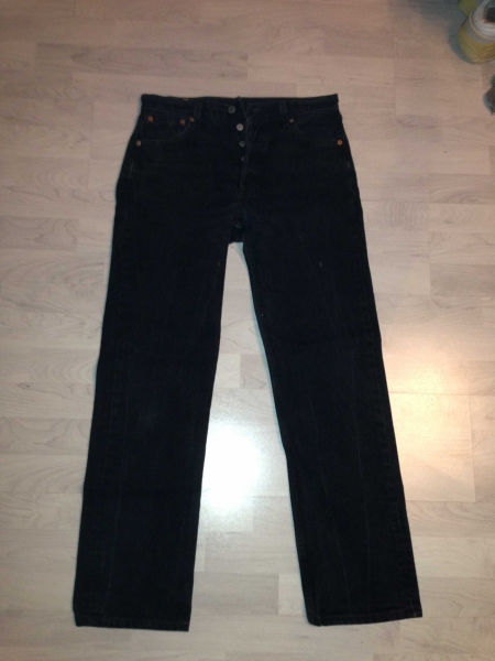 Levis Jeanshose mit Knöpfen