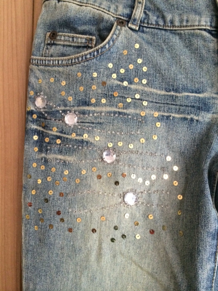 Jeans mit Straßsteinchen und Glitzer