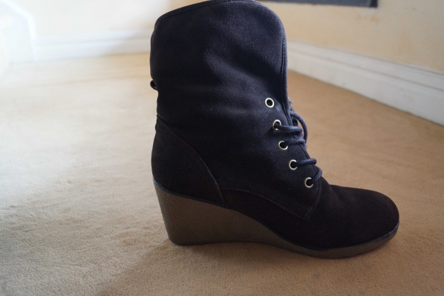 braune Keil-Stiefeletten mit Plüschkragen