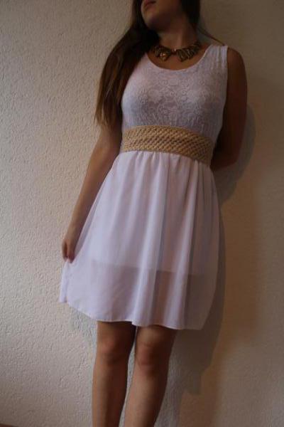 Kleid weiß mit Spitze schleife am Rücken