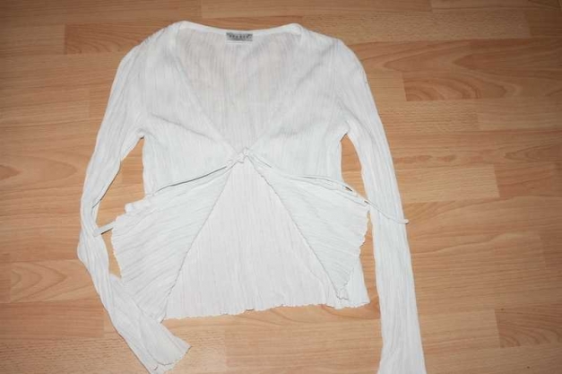 Süßes Strickjäckchen in weiß von H&M, Gr. 36, vorne zum Binden