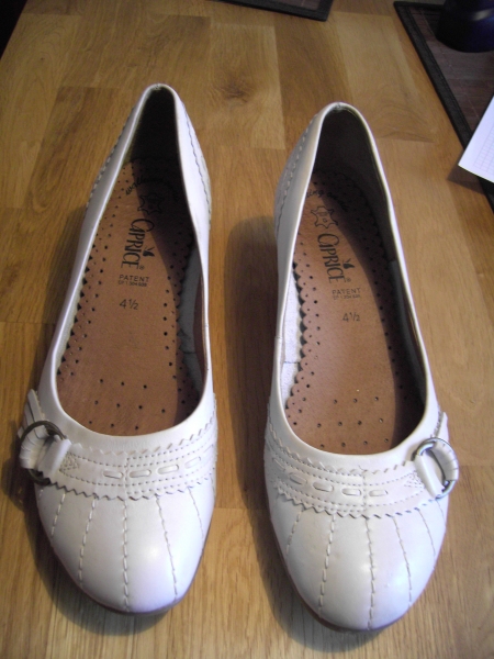 Hochwertige Leder Schuhe weiß Caprice Leder Keilabsatz Gr. 4,5 37/38 