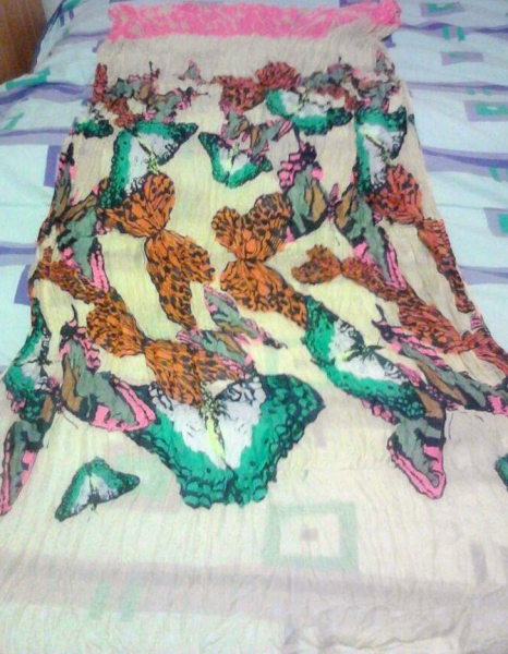 Neuer schal / tuch mit etikett