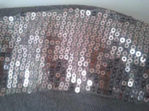 Taube, olivgrünes Oberteil 