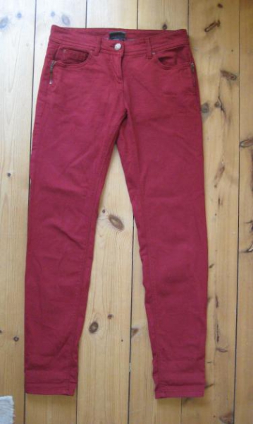 Schöne bordeaux rote skinny strech Jeans mit coolen Reißverschluss Details 36/38