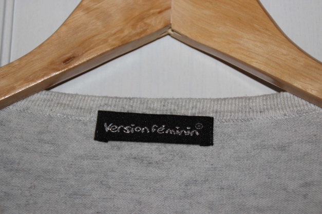 graue Strickjacke mit Spitze