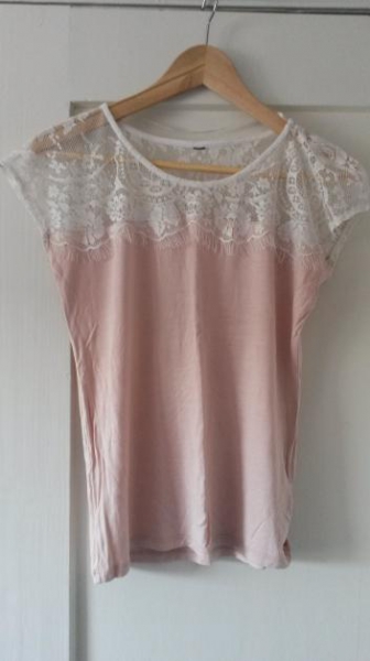 Schönes Top mit Spitze