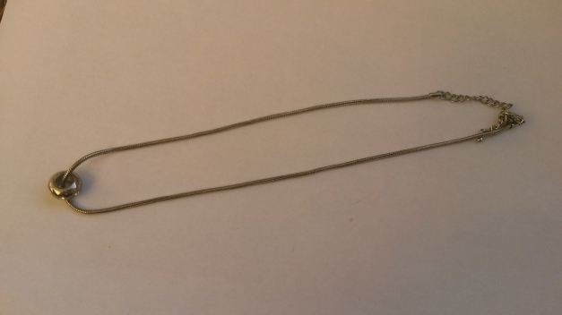 NEU! schöne kurze Kette mit Anhänger