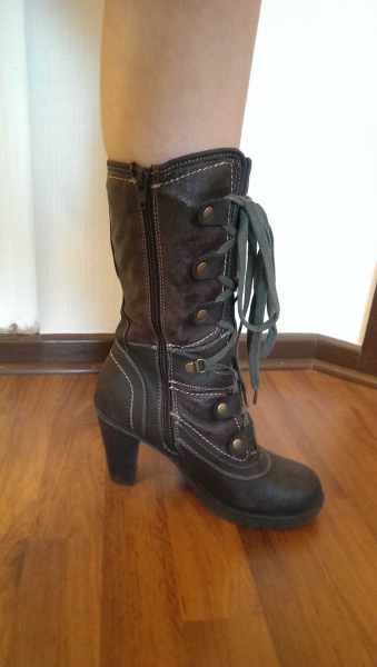 braune Winterstiefel mit Schnürung