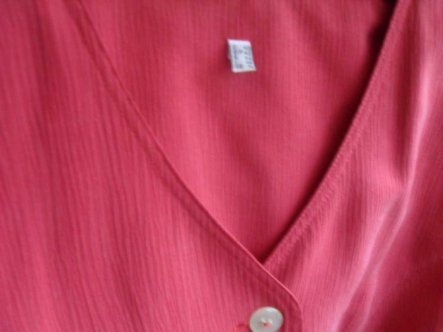 erdbeer-rotes Kostüm