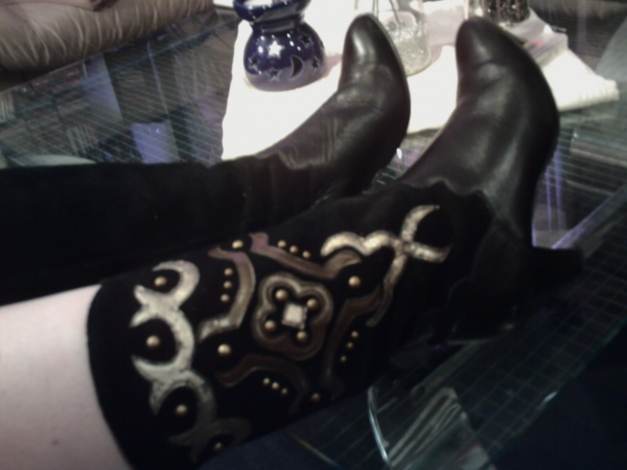 supi ausgefallene schwarze Wildleder Stiefel mit Gold-Applikation