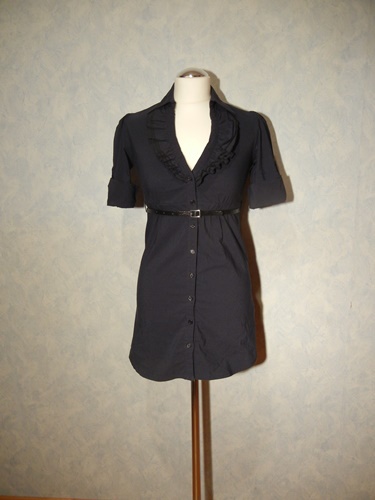 blaue lange Bluse mit Rüschen