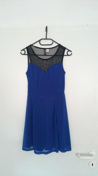 blaues Kleid 