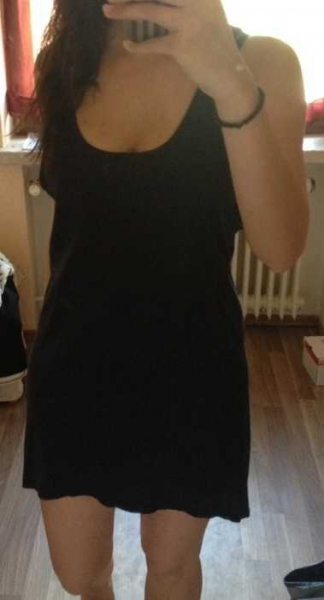 weites, dunkelblaues kleid