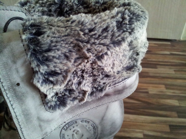 NEU! hellgraue Halbstiefel von Carinii