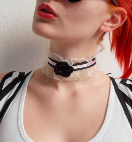 DIY cremeweiß rosa schwarzes Halsband Lolita mit Satinrose Rüschen