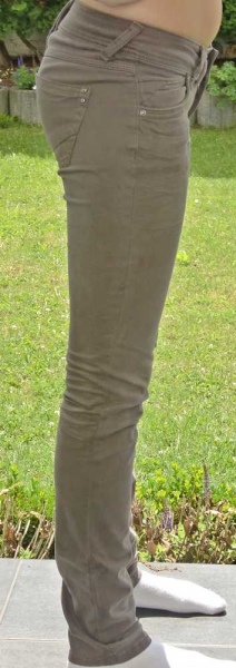 Röhrenhose in Taupe
