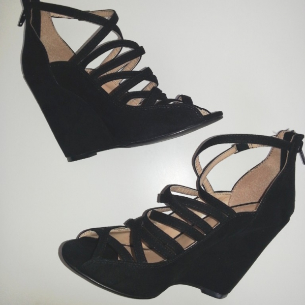 H&M schwarze Keilabsatzschuhe mit Riemchen Gr. 37