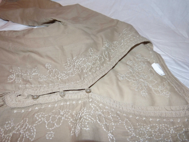 beige Bluse mit Blumenmuster