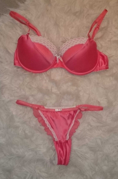 Wunderschönes Unterwäsche-Set mit Spitze & süßen Details