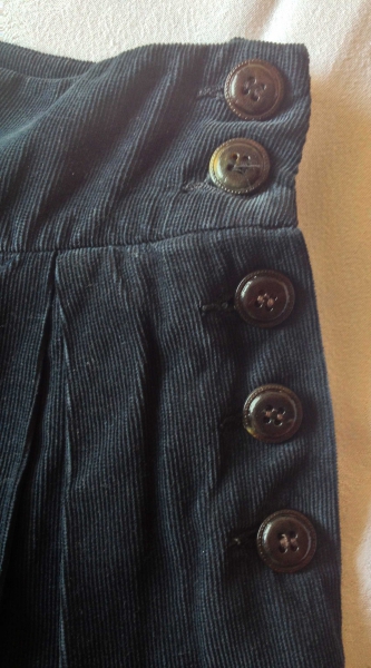 Ein süßer Rock aus Cord von Zara