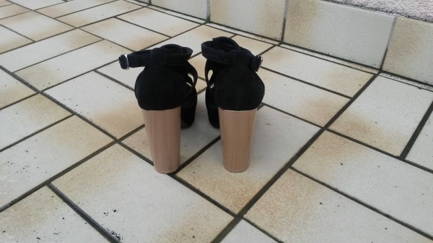 Stylische High Heels mit breitem Absatz