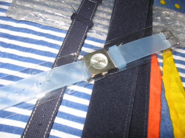 *** Neue Uhr mit leerer Batterie ***