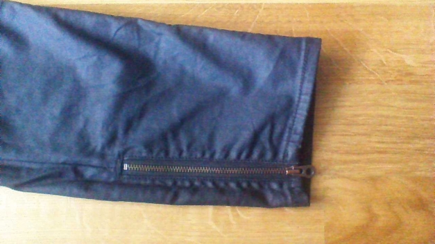 schwarze Hose bikerstyle 