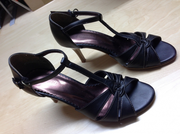 Braune Riemchenpumps