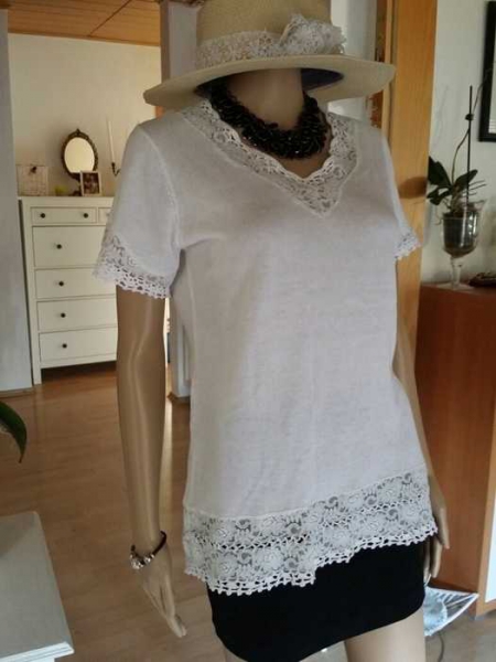Sehr schöne Bluse/T-shirt mit gehackten spitze teilen / Authentic Clothing Company