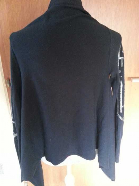 Schwarzer Cardigan