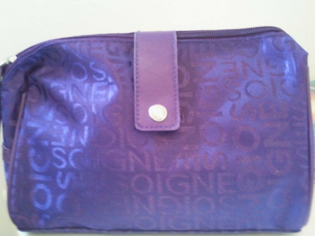 lila Kosmetiktasche