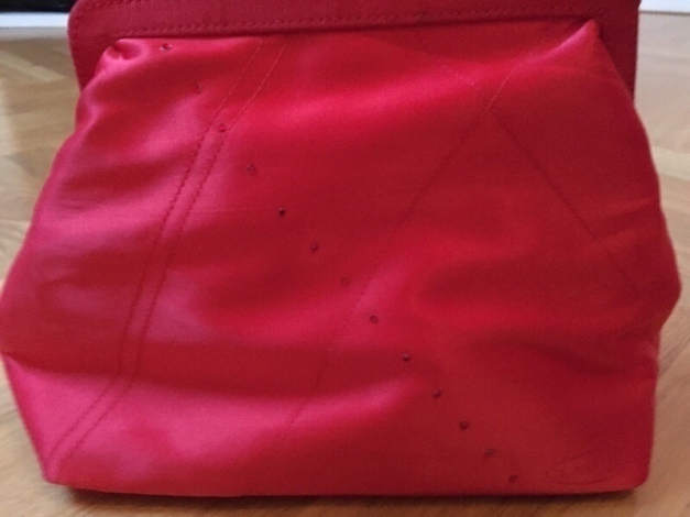 tolles Kosmetiktäschchen der Marke Clarins