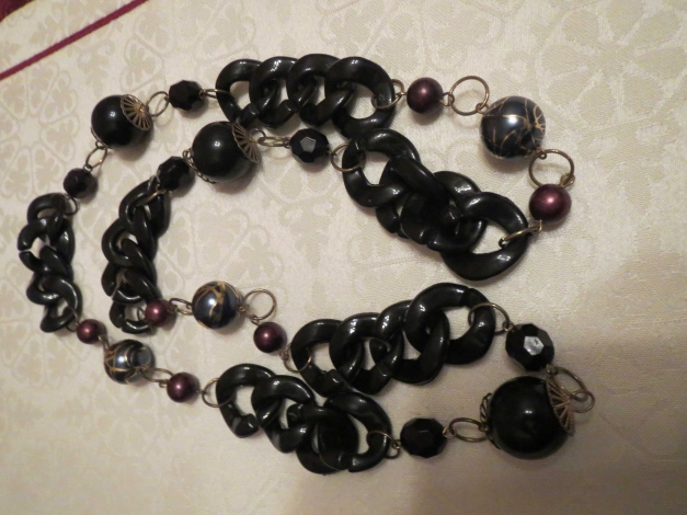 Kette, sehr schön, 44 cm