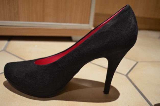 schwarze High Heels
