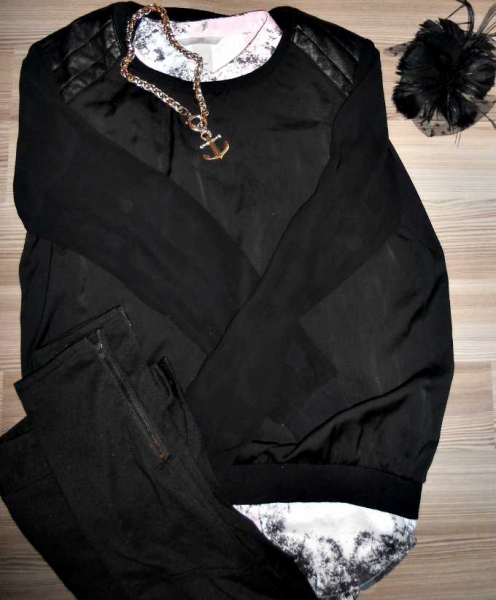 Pullover mit Leder-Applikation