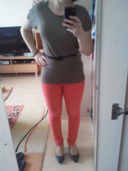 Taube, olivgrünes Oberteil 