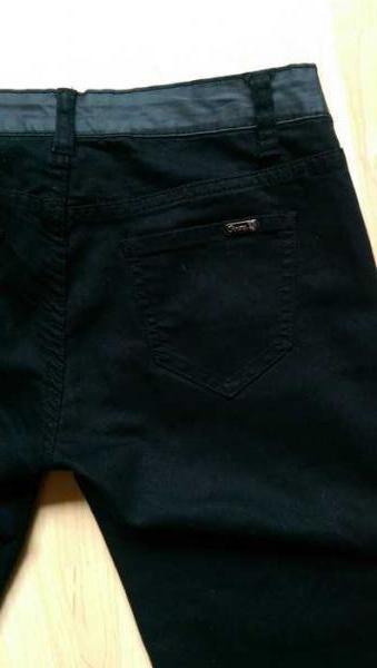 Röhrenjeans mit Lederimitat NEU