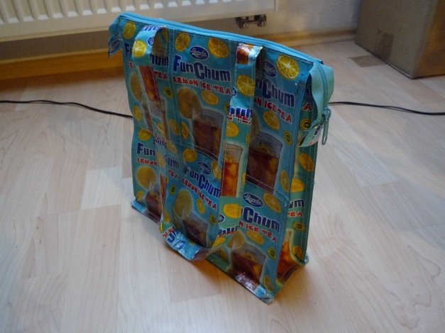 witzige Handtasche Eistee aus Trinkpäckchen retro recycled