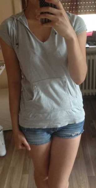 kurzärmeliges shirt mit kapuze