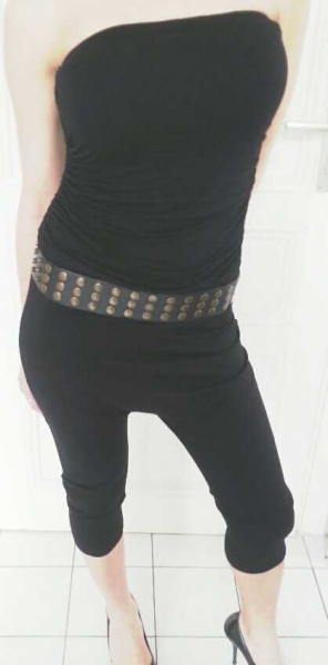 Schwarzer schulterfreier Jumpsuit/Overall mit seitlicher Raffung und 3/4 Haremshose Gr. 34/XS