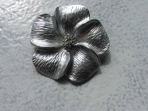 Blumenbrosche, Brosche, silberfarbend, Blümchen, Ives Rocher, LBVYR