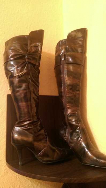 braun-kupfer Stiefel in Lackoptik