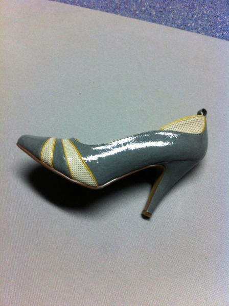 Blau/grau-weiße Absatzschuhe, Größe 38