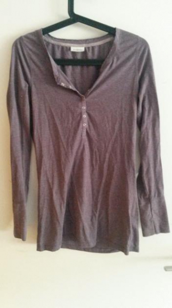 NEU! figurbetontes Langarmshirt mit Knopfleiste